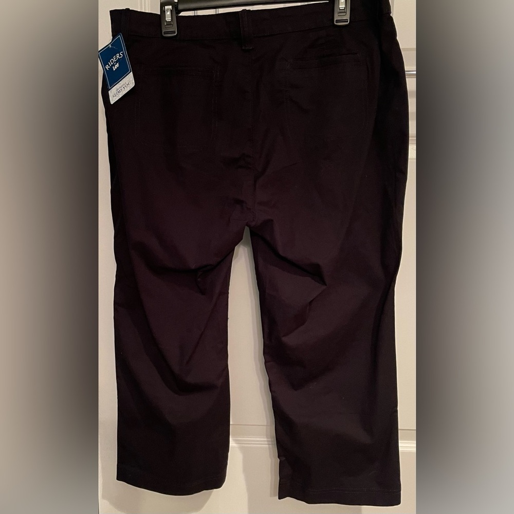 Women’s Riders by Lee Capri Pants, 16M, NWT - Picture 2 of 5